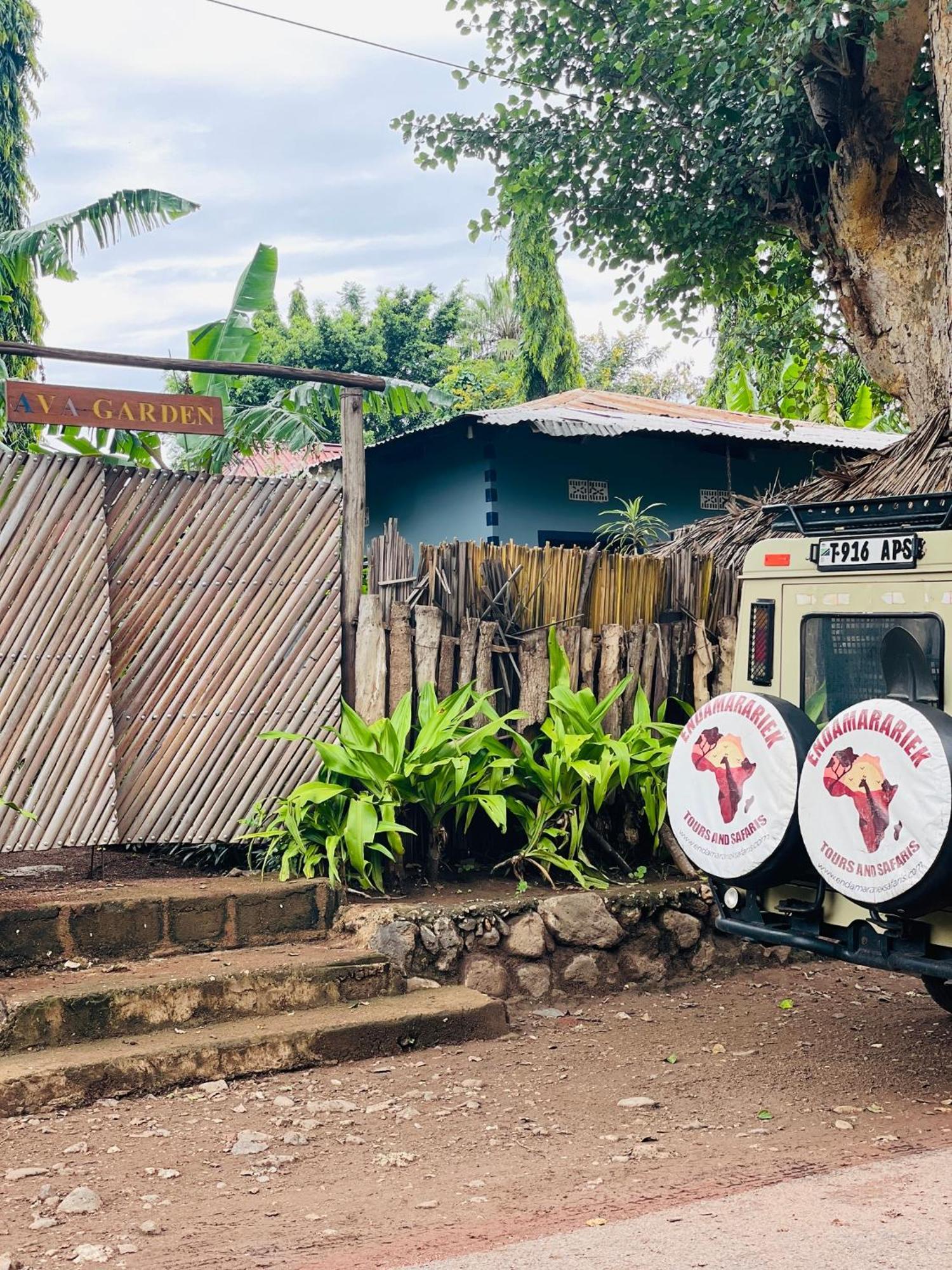 Ava Garden Backpackers Apartamento Mto wa Mbu Exterior foto