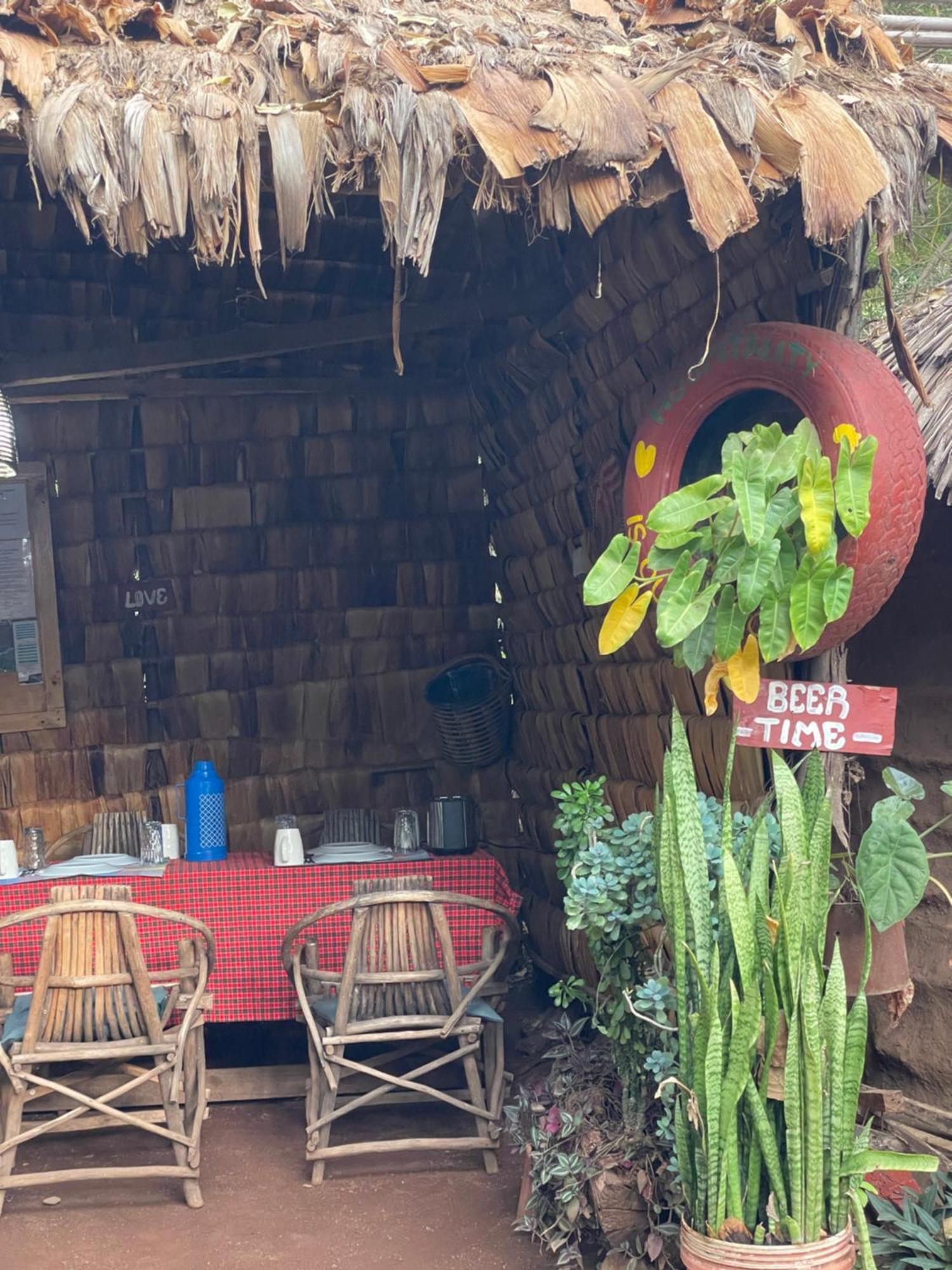 Ava Garden Backpackers Apartamento Mto wa Mbu Exterior foto